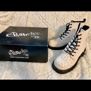 Brand New T.U.K. White Flower Boots